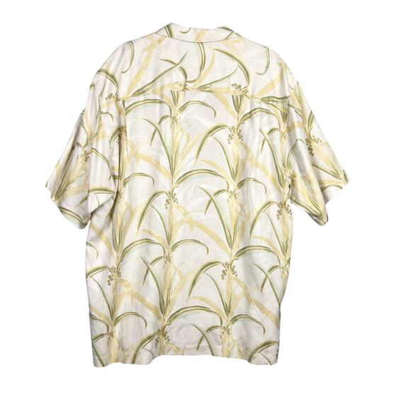 Tommy Bahama L 100% Silk Yellow White Flower Tropical Short Sleeve Men's Shirt - Picture 2 of 9